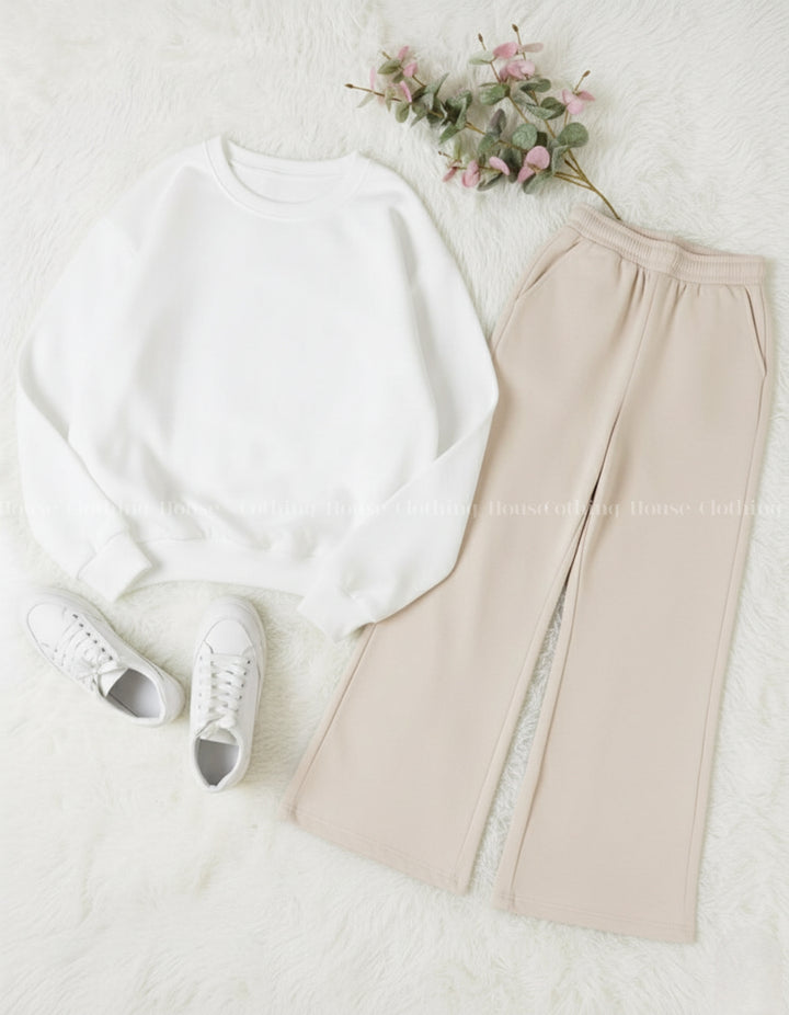 White sweatshirt with beige Flapper