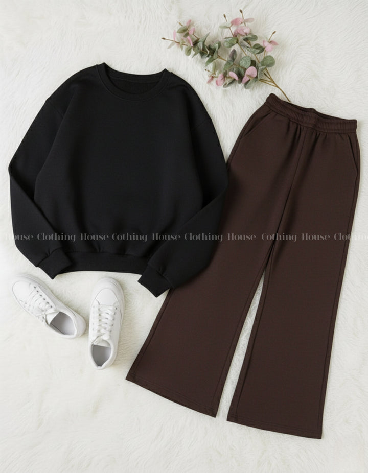Black sweatshirt with brown flapper