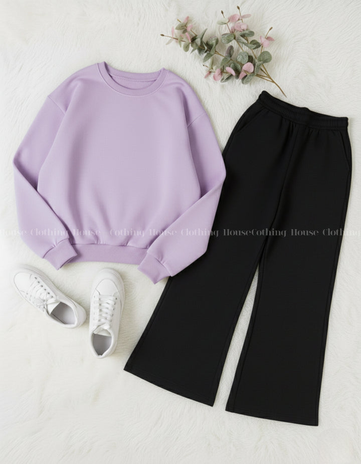 lilac sweatshirt with black flapper